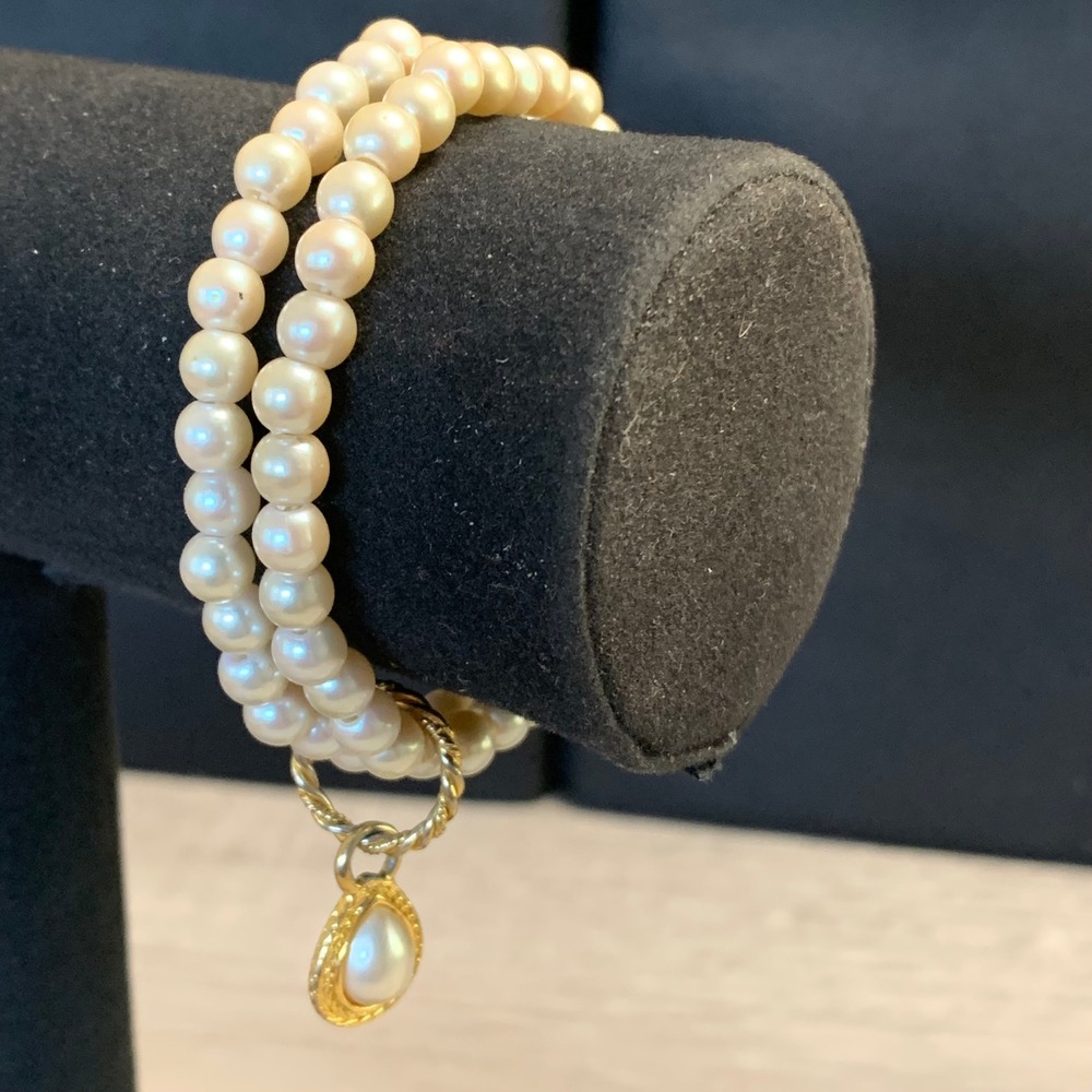 Vintage Cream Faux Pearl Double Strand Stretch Bracelet Gold Tone Teardrop Charm
